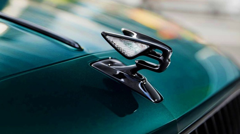 Bentley's logo on Flying Spur Hybrid 