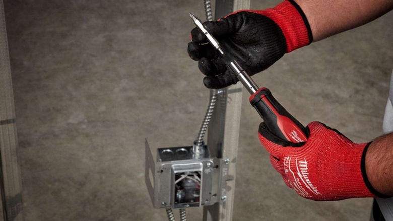 Milwaukee 11-in-1 screwdriver bit change