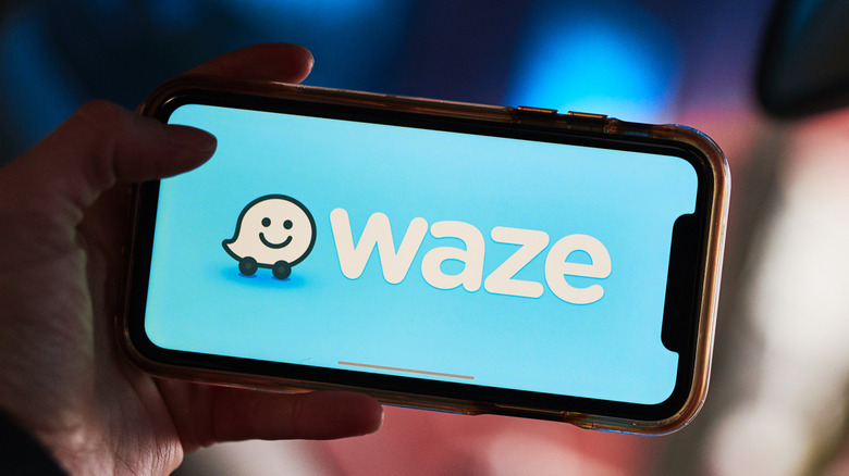 Waze app smartphone
