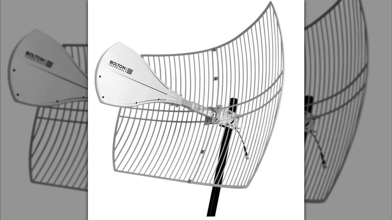 Bolton cellular antenna