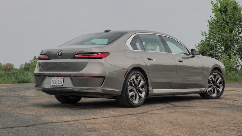 BMW i7 limousine
