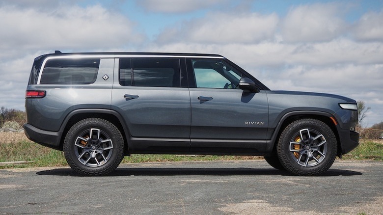 Rivian R1S SUV