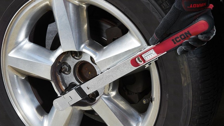 Icon torque wrench tightening tire