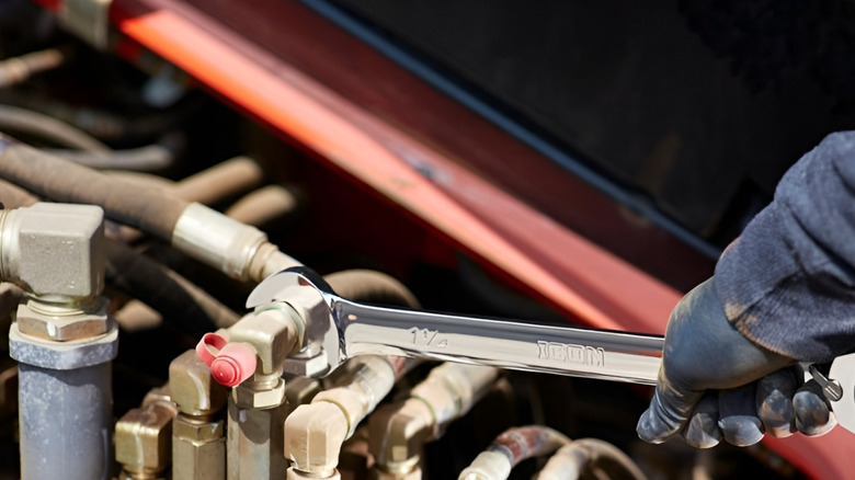 Using Icon wrench to turn valve