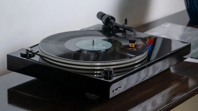 The Fluance RT85N