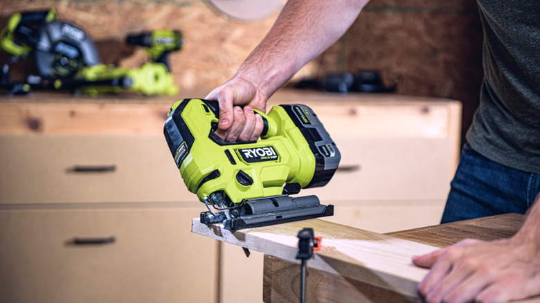Ryobi cordless jig saw cutting wood