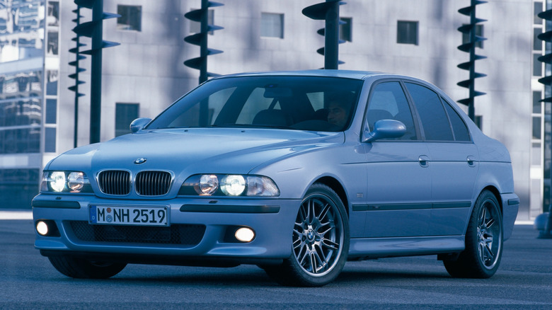 BMW E39 M5 front 3/4 view