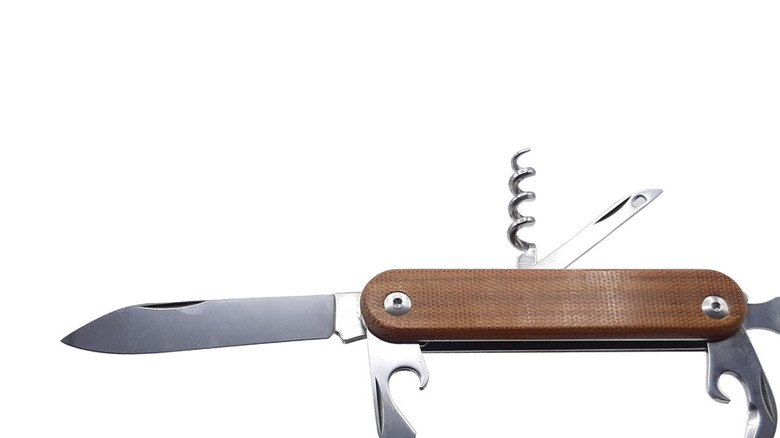 MKM Malga 6 with tools unfolded