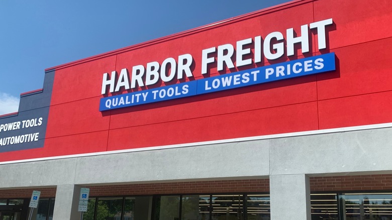 Front exterior of Harbor Freight store