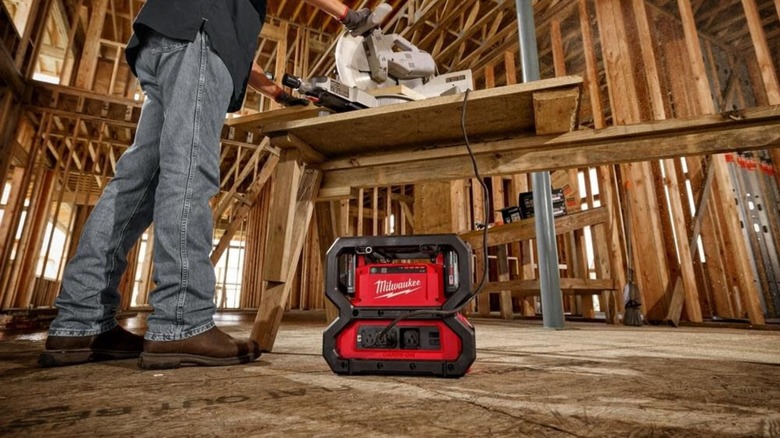 Milwaukee 15A Power Supply