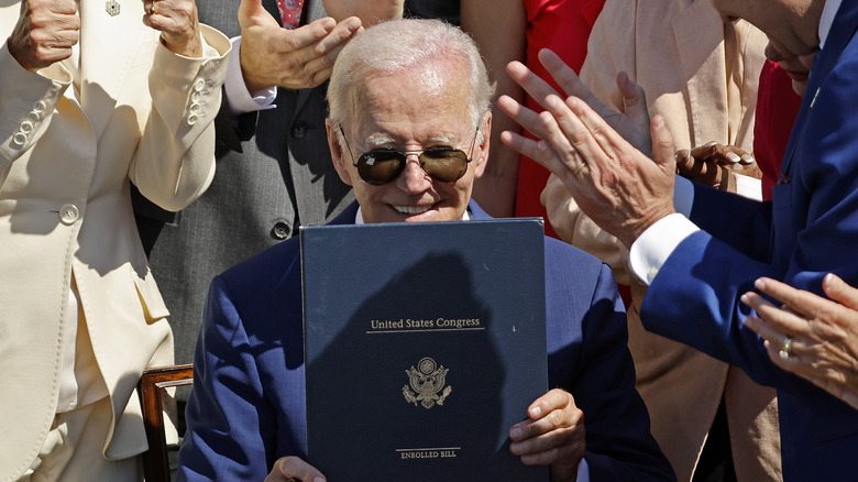 President Biden signs U.S. chipmaker bill