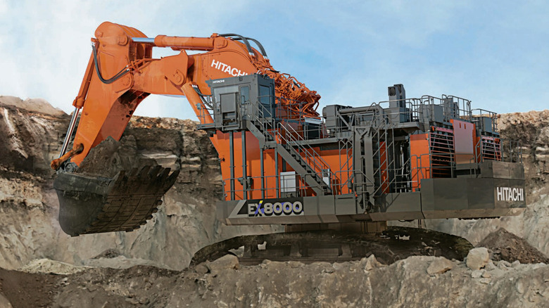 Hitachi EX8000-7 in action