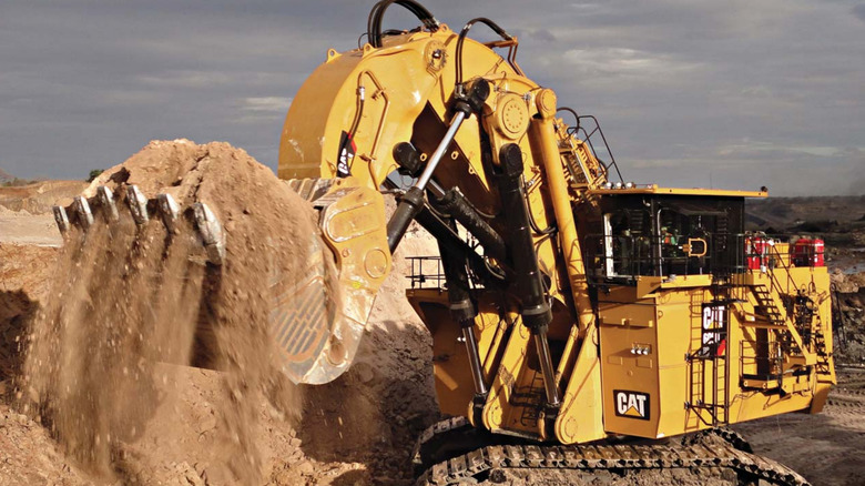 Caterpillar 6090 in action