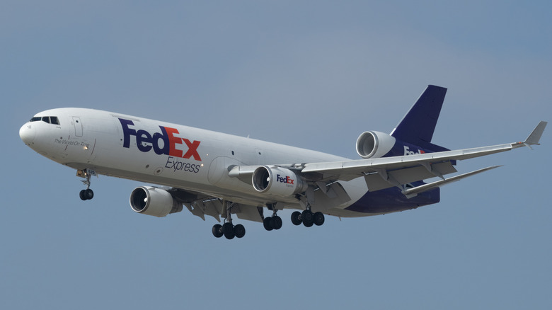 mcdonnell douglas md-11 trijet fedex landing