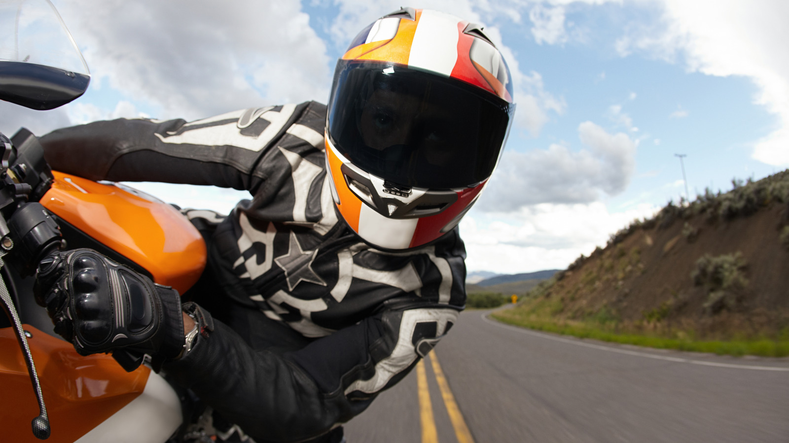 Biker Etiquette: What Should You Do With Your Helmet When Parked? – SlashGear