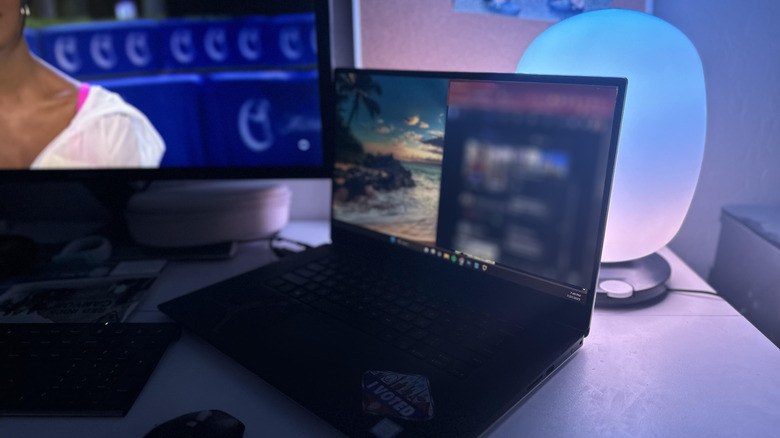 SkyView 2 work desk