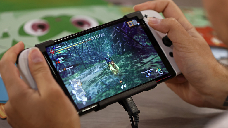 Gamer using a Switch OLED undocked