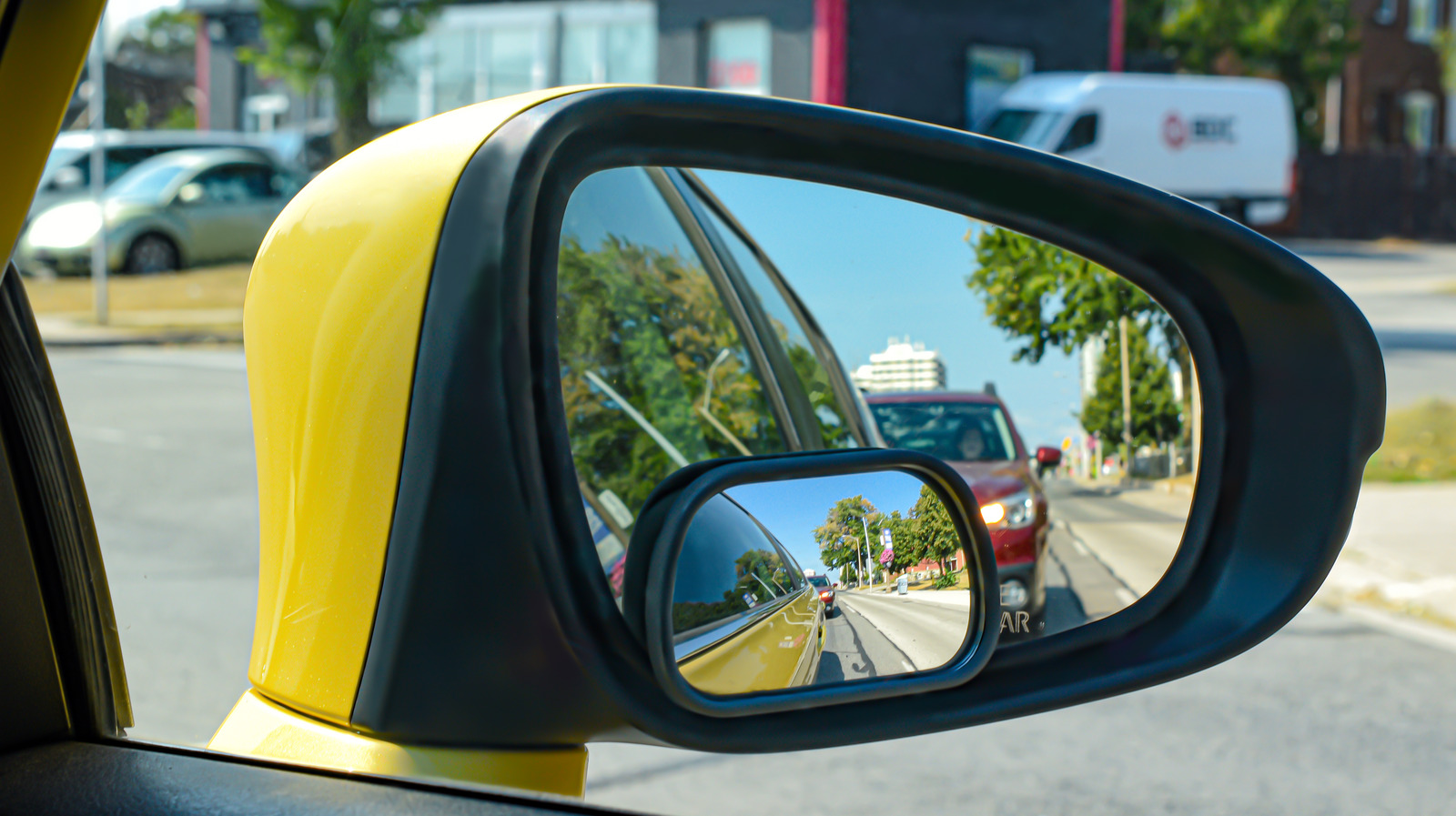 Blind Spot Mirrors: How Do They Work And Are There Any Drawbacks? - SlashGear