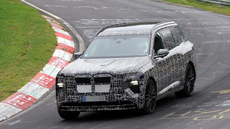 BMW X7 M60i testing in Germany