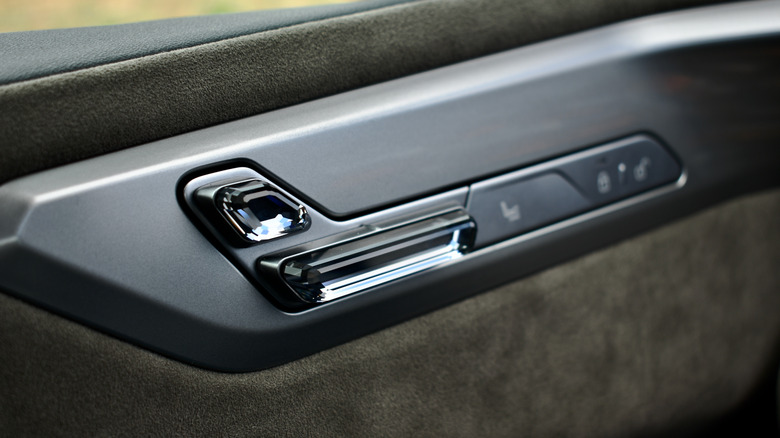 2027 BMW X5 seat controls.