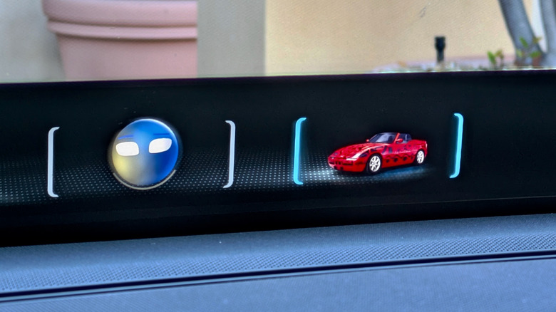 2027 BMW iX5 panoramic display icons.