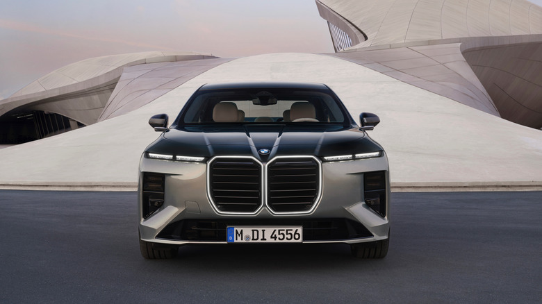 2027 BMW 7 Series front view.