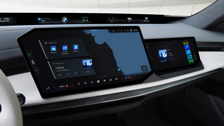 2027 BMW 7 Series screens.