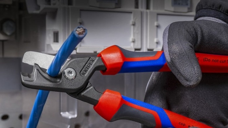 cutting wire with Knipex cutters