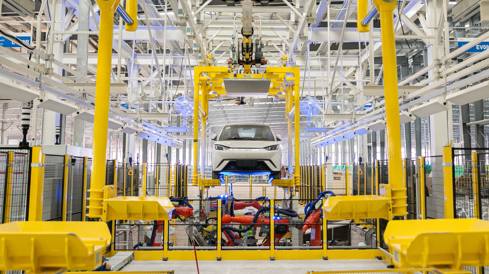 BYD выпустит первый электромобиль на твёрдотельных батареях в 2027 году