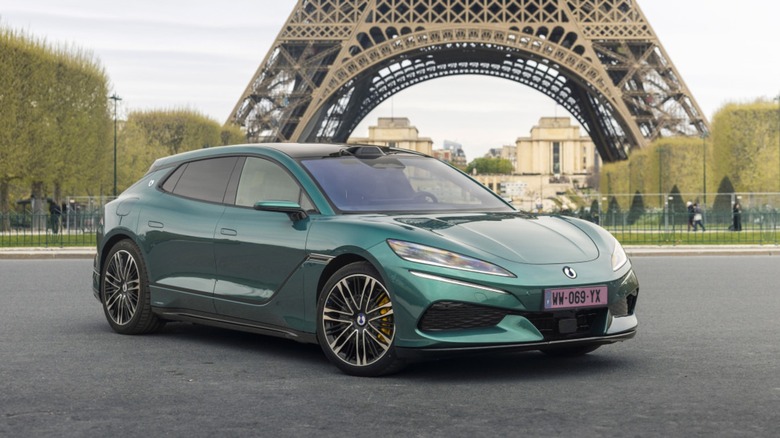 Denza Z9GT in front of Eiffel Tower