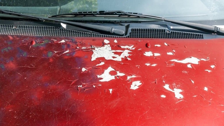 A close up of a worn out vinyl wraps
