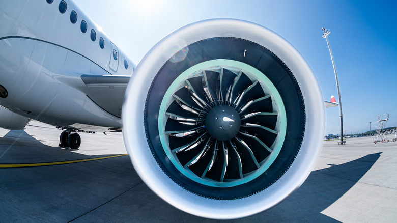 Airliner jet engine