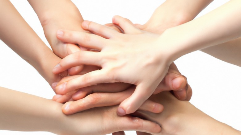 badly generated AI hands image