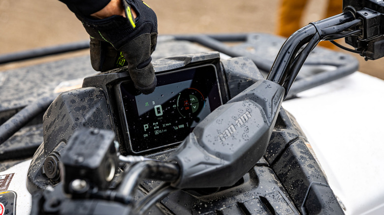 2026 Can-Am Outlander Electric instrumentation