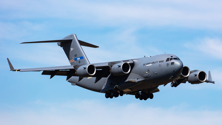 Un Globemaster C-17 en vuelo.