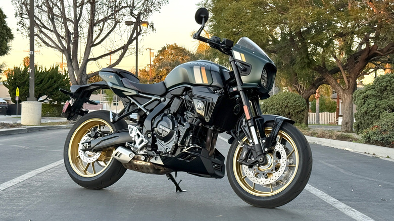 Suzuki GSX-8TT side profile