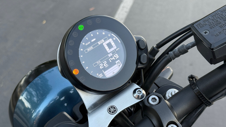 Yamaha XSR900 gauge cluster