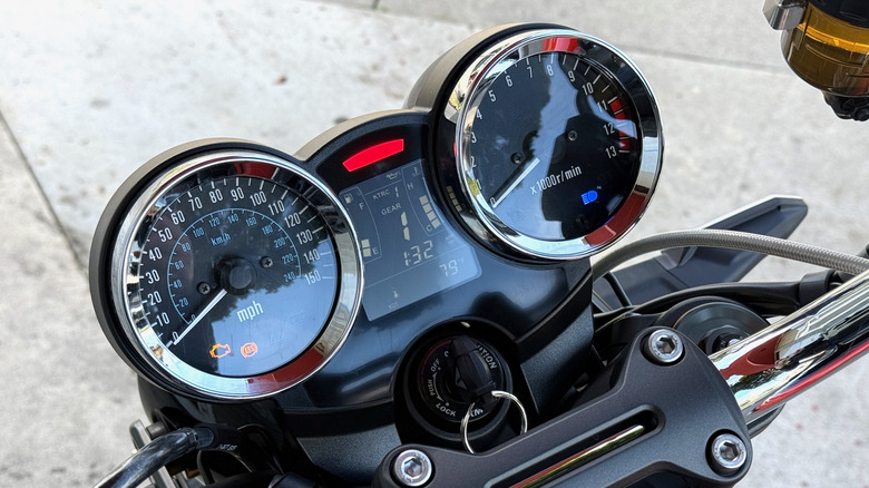 Kawasaki Z900RS gauge cluster