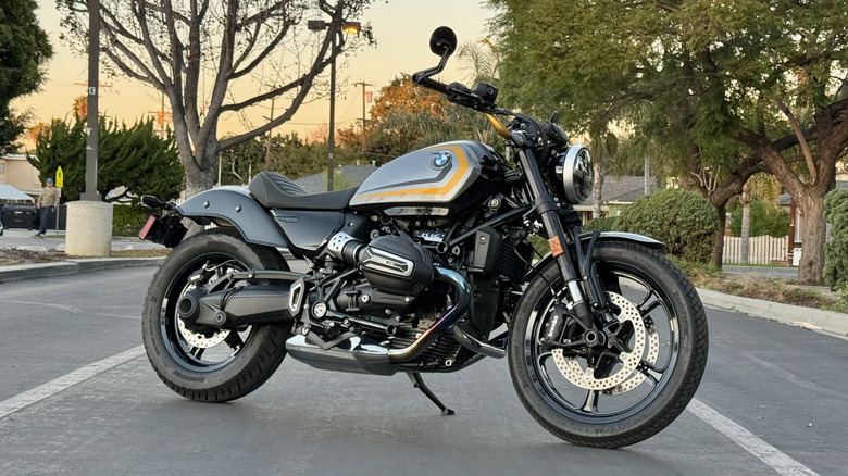 BMW R 12 side profile