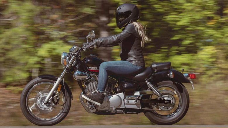 side view of a 2025 Yamaha V Star 250 cruising down the road