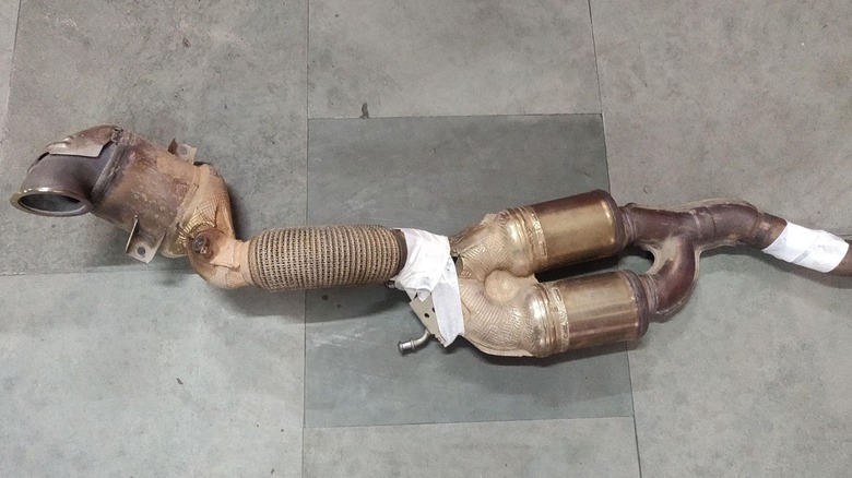 Exhaust system with a catalytic converter