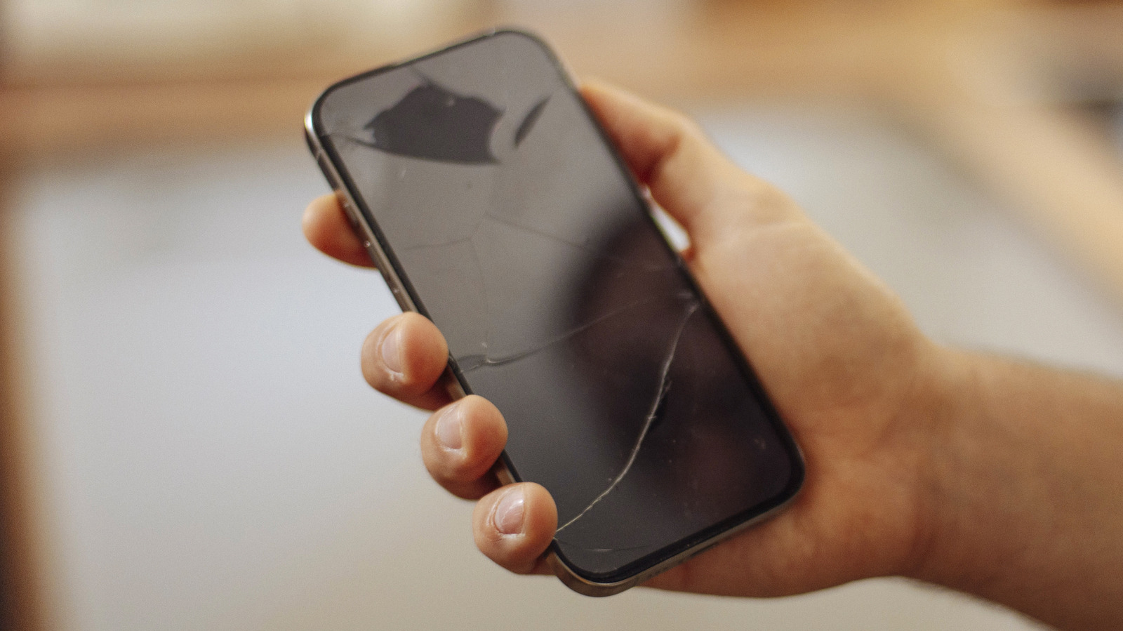 Can You Fix Your Cracked Phone Screen Yourself? Yes, But There Are Risks