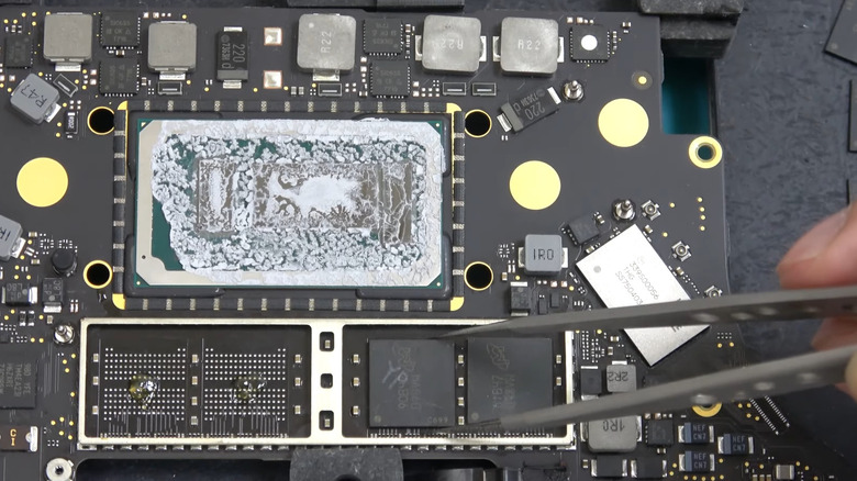 Placing RAM stick on laptop motherboard