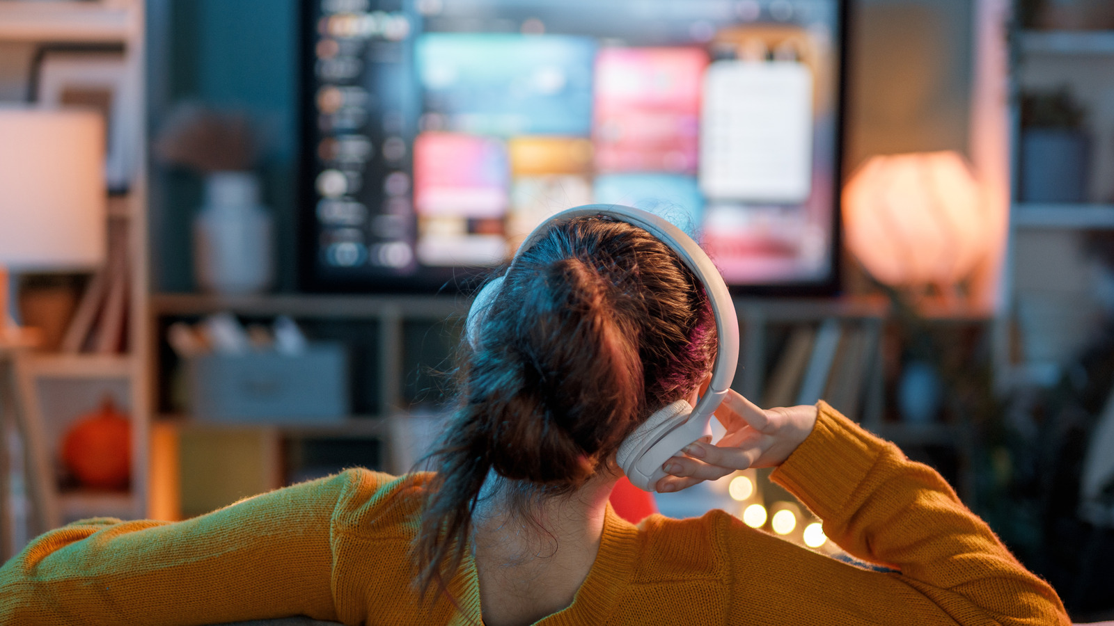 Can You Use Headphones With A Roku? Here's What You Need To Know