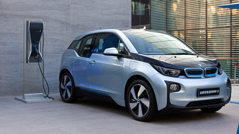BMW i3 charging