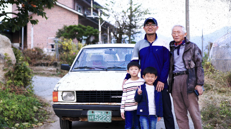 Hyundai Pony with multiple generations of South Korean families