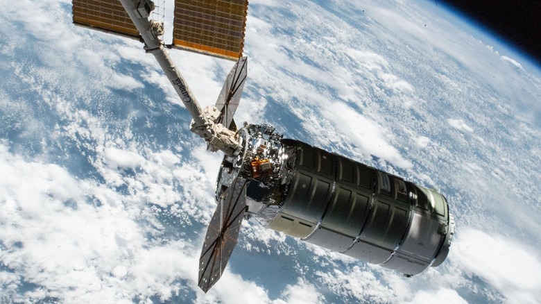 Cygnus XL grabbed by ISS robotic arm
