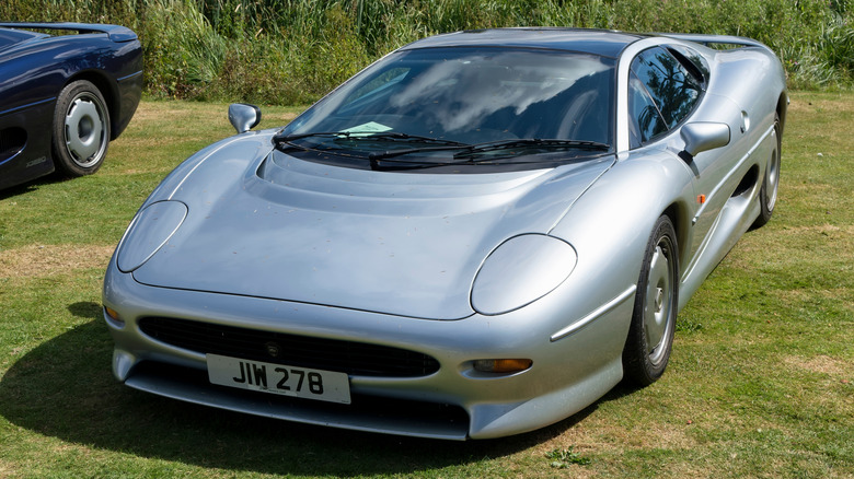 Jaguar XJ220