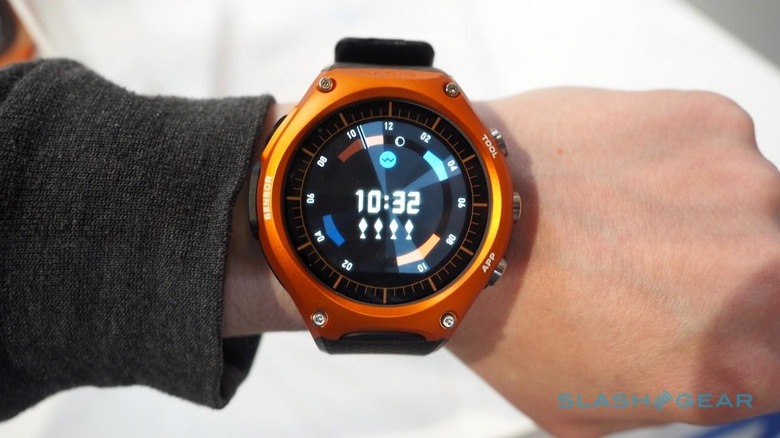 Android Wear Watch Hands-On: Rugged And Huge - SlashGear