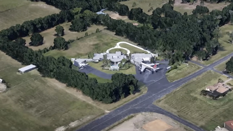 Google Earth render of John Travolta's airplane house